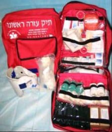 ערכת עזרה ראשונה משופרת לגני ילדים  ולמשרדים בתרמיל נפרס מיוחד ואיכותי דגם גל 60